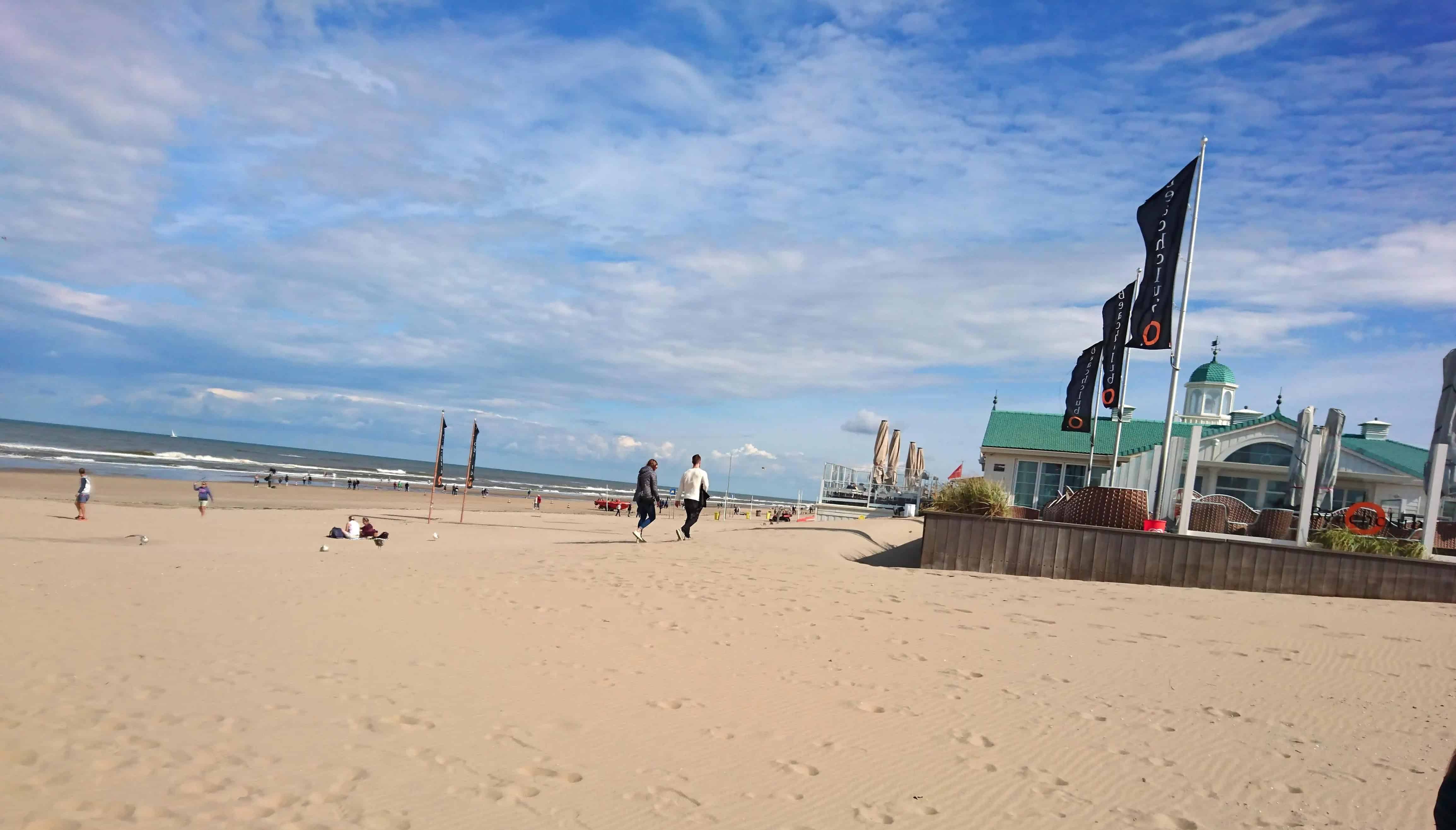 photograph-of-a-beach-scene-at-noordwijk-aan-zee-by-lia-from-leiden-underground